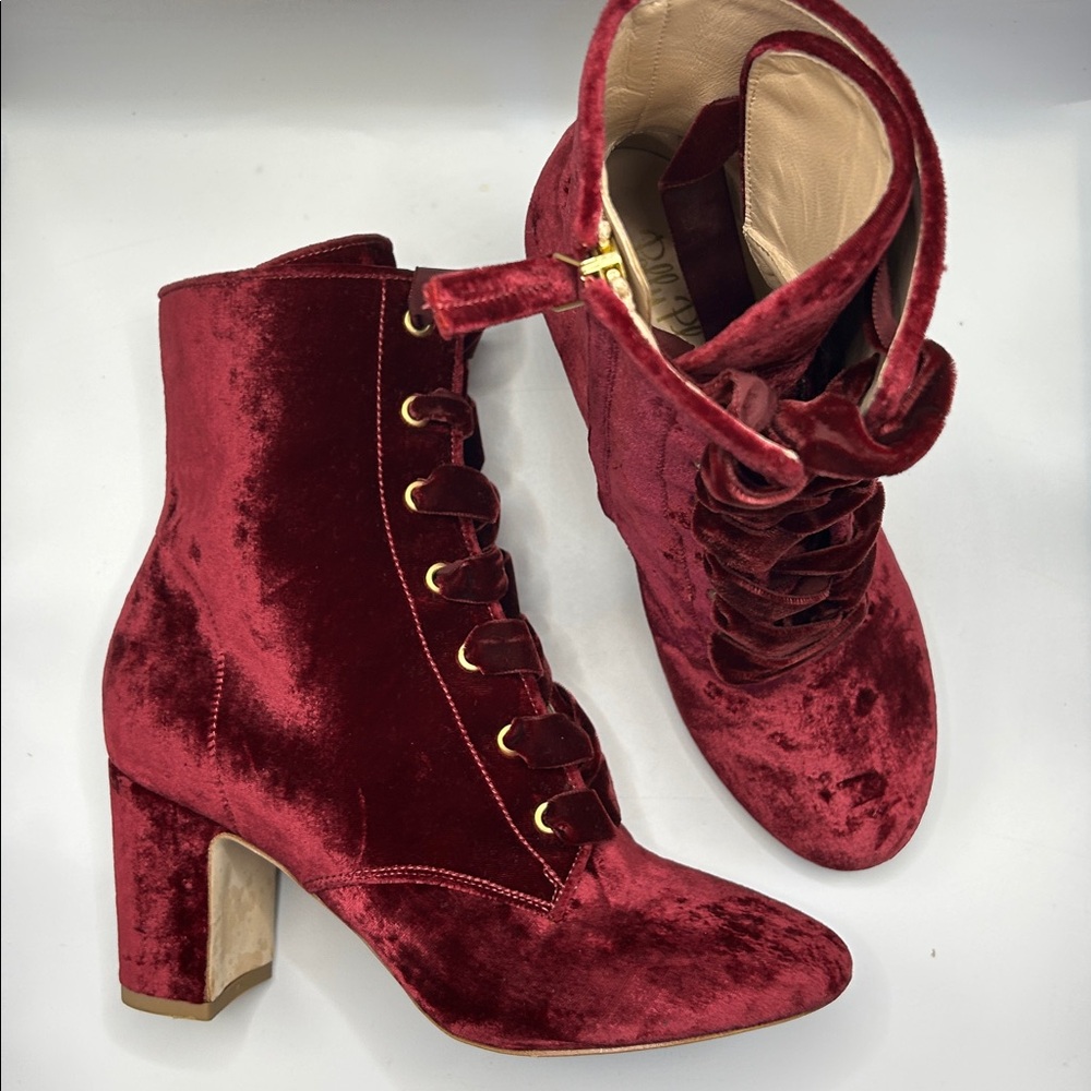 Polly Plume Women’s Boot Heels size 7.5